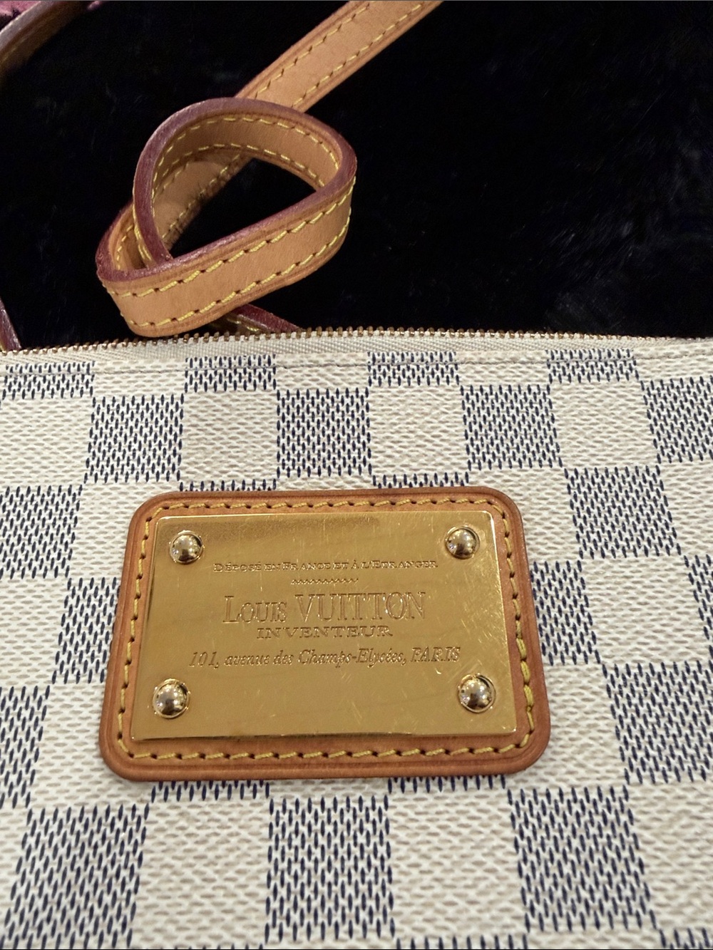 Louis Vuitton Damier Azur Crossbody Bag with Gold Hardware and Tan Strap - Picture 4 of 11